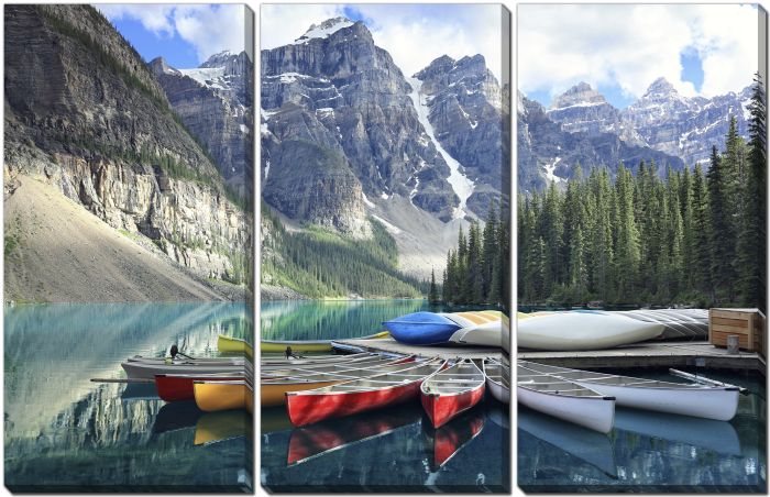 Canoes at Moraine Lake